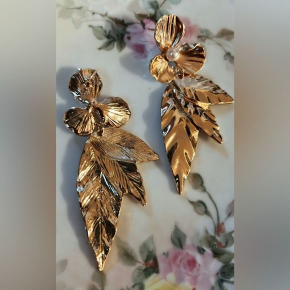 Flower dangle earrings A93 - Picture 2 of 4